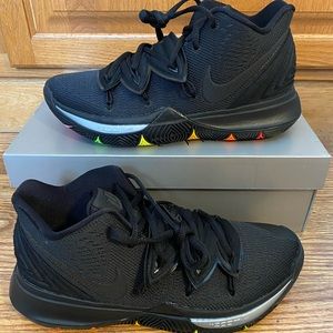 Nike Kyrie 5 Basketball Shoes, Men’s size 8 /15
